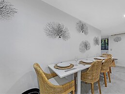 Kozyguru | Waterloo | Studio + Parking