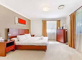 Kozyguru | Westleigh | 4 Bed Room | Free Parking