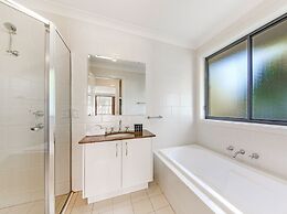 Kozyguru | Westleigh | 4 Bed Room | Free Parking