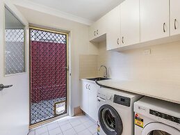 Kozyguru | West Hoxton | Spacious 7-Person Home With Backyard