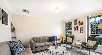 Kozyguru | West Hoxton | Spacious 7-Person Home With Backyard