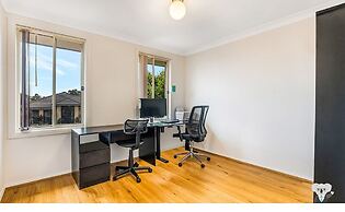 Kozyguru | West Hoxton | Spacious 7-Person Home With Backyard