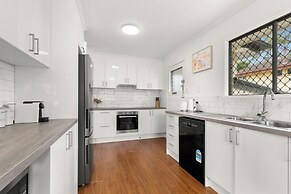 Kozyguru | Carindale | 3 Bedroom Cosy House