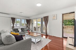 Kozyguru | Carindale | 3 Bedroom Cosy House