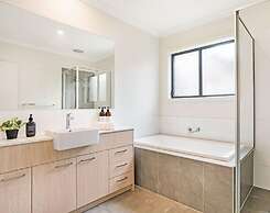 Kozyguru | Greenvale | Charming 7 Bed House