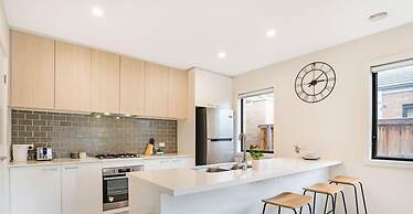 Kozyguru | Greenvale | Charming 7 Bed House