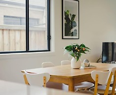 Kozyguru | Greenvale | Charming 7 Bed House