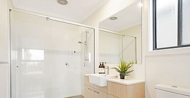 Kozyguru | Greenvale | Charming 7 Bed House