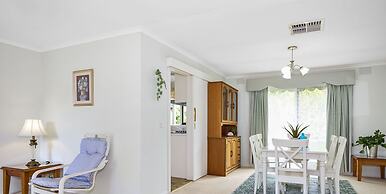 Kozyguru | Glen Waverley | Family Home & Backyard