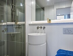 Kozyguru | Mel City 2-Bed Apt With Stunning Views