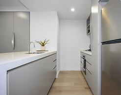 Kozyguru | Mel City 2-Bed Apt With Stunning Views