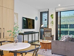 Kozyguru | Moonee Ponds | Modern 1 Bed Apt Parking