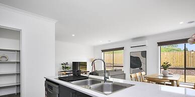 Kozyguru | Pakenham | Comfortable 4-Bedroom House