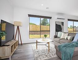 Kozyguru | Pakenham | Comfortable 4-Bedroom House