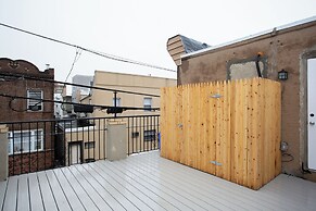 Stylish Minimalist Stay in City Center