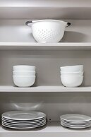 Stylish Minimalist Stay in City Center