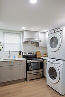 Stylish Minimalist Stay in City Center