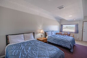 OYO Crossroads Inn