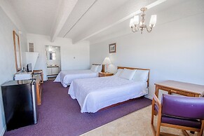 OYO Crossroads Inn