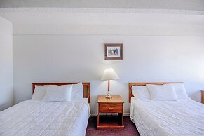 OYO Crossroads Inn
