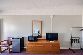 OYO Crossroads Inn