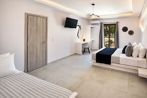 Santorinn Suites