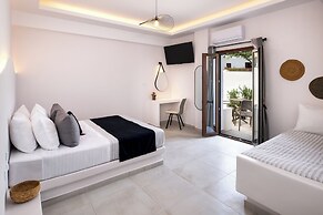 Santorinn Suites