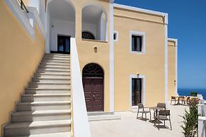 Santorinn Suites