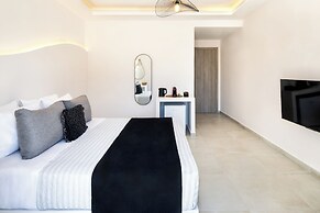 Santorinn Suites
