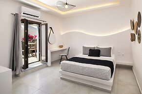 Santorinn Suites