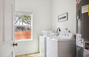 Sleek 4BR 3BA Urban Living w Downtown Views