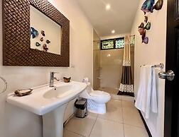 Beautiful private villa w private pool