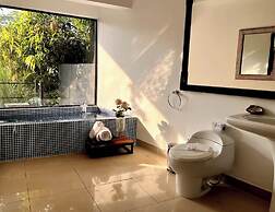 Beautiful private villa w private pool