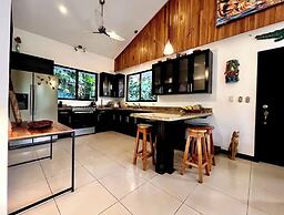 Beautiful private villa w private pool