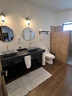 Casa Colonial en Pueblo Mágico by Adhoc