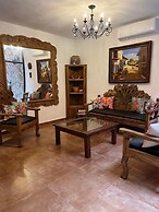 Casa Colonial en Pueblo Mágico by Adhoc