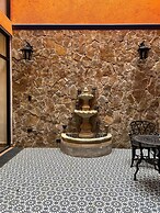 Casa Colonial en Pueblo Mágico by Adhoc