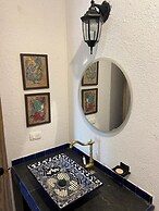 Casa Colonial en Pueblo Mágico by Adhoc