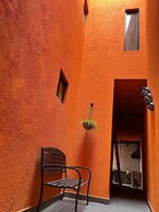 Casa Colonial en Pueblo Mágico by Adhoc