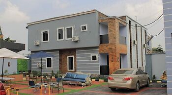 De-Lexis Hotel & Suites