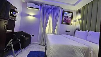 De-Lexis Hotel & Suites