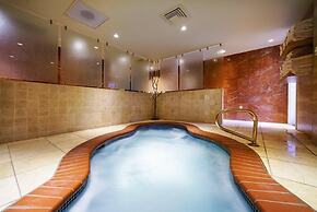 Vail Village 3 Bedroom Condo at the Covered Bridge - Pool, hot tub & M