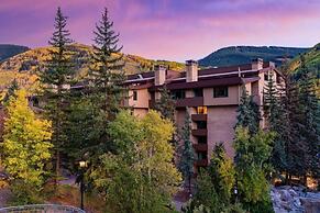 Vail Village 3 Bedroom Condo at the Covered Bridge - Pool, hot tub & M