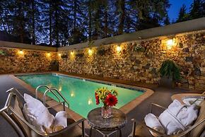 Vail Village 3 Bedroom Condo at the Covered Bridge - Pool, hot tub & M