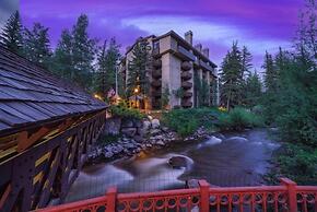 Vail Village 3 Bedroom Condo at the Covered Bridge - Pool, hot tub & M