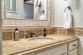 Cozy 1 Bedroom in Vail Village at the Covered Bridge