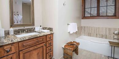 Spectacular 4 Bedroom Ritz-carlton Penthouse Residence in Vail, Colora