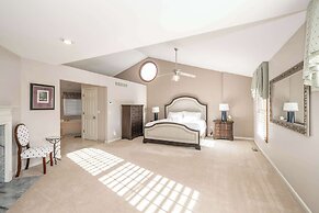 Luxurious Dream Home For 10!