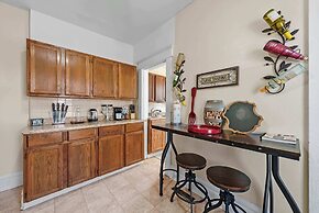 Summit Scholars Suites For 12!