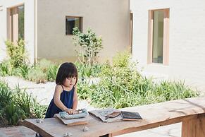 The Long Circle House